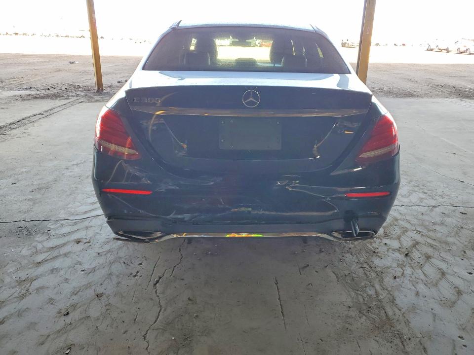 48909876 :رقم المزاد ، WDDZF4JB5JA404233 vin ، 2018 Mercedes-benz E مزاد بيع