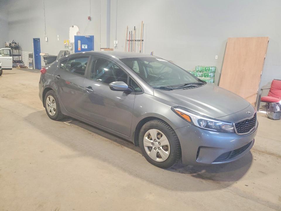51318796 :رقم المزاد ، 3KPFK4A77JE207081 vin ، 2018 Kia Forte مزاد بيع