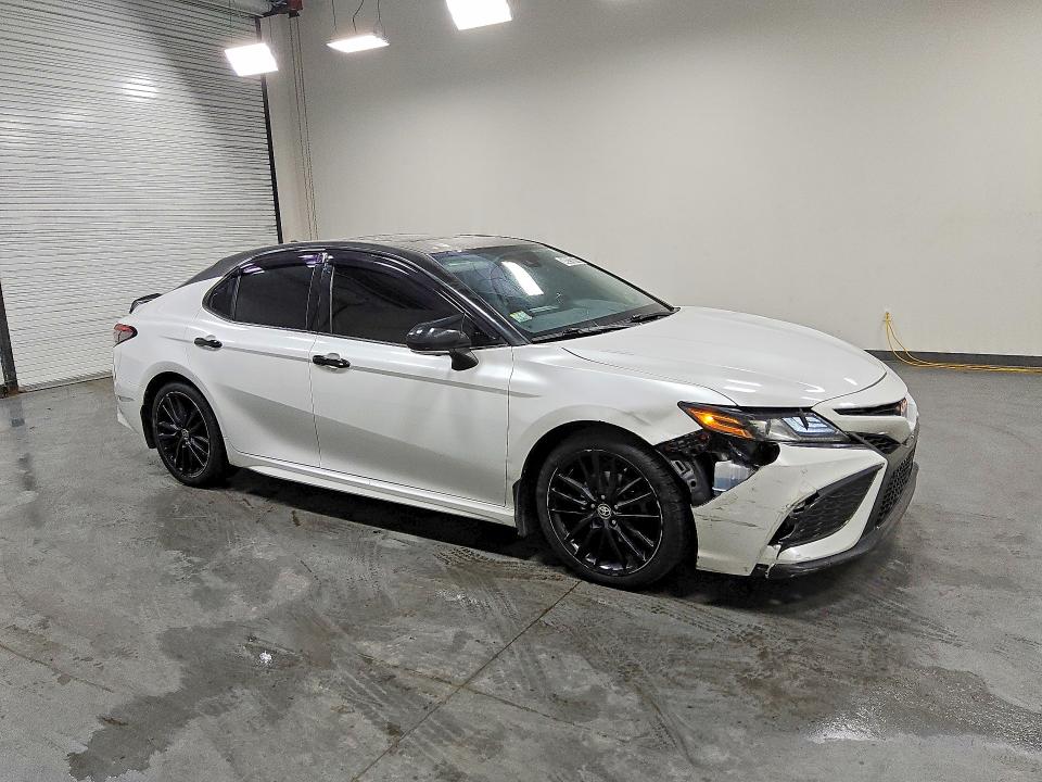 49216776 :رقم المزاد ، 4T1K31AK9NU596775 vin ، 2022 Toyota Camry مزاد بيع