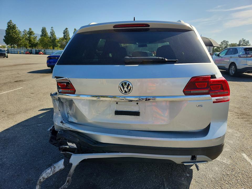 51571396 :رقم المزاد ، 1V2AR2CA9JC552900 vin ، 2018 Volkswagen Atlas مزاد بيع