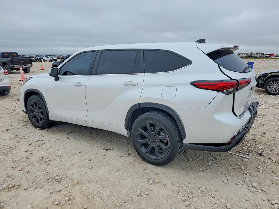 Продажа на аукционе авто 2023 Toyota Highlander, vin: 5TDKDRAHXPS027705, номер лота: 51040116