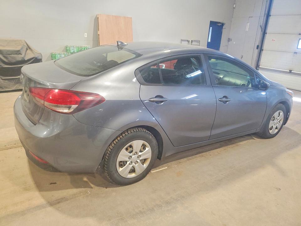 51318796 :رقم المزاد ، 3KPFK4A77JE207081 vin ، 2018 Kia Forte مزاد بيع