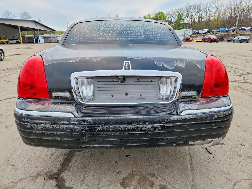 2011 Lincoln Town Car მანქანა იყიდება აუქციონზე, vin: 2LNBL8EV2BX765469, აუქციონის ნომერი: 50983706