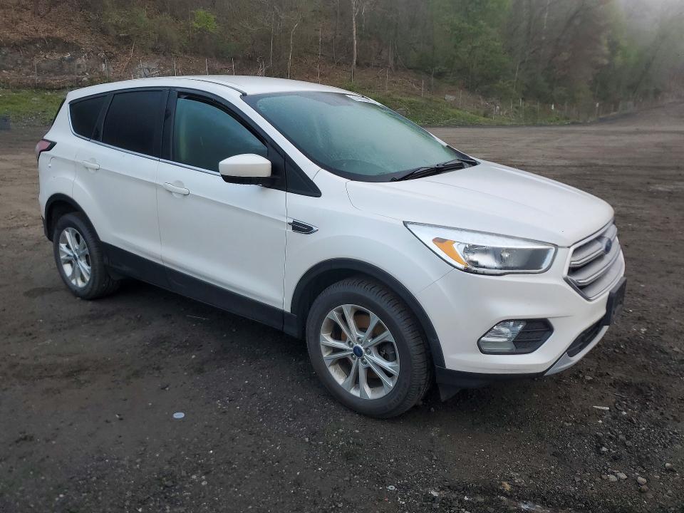 2017 Ford Escape მანქანა იყიდება აუქციონზე, vin: 1FMCU9GD9HUD99067, აუქციონის ნომერი: 51189126