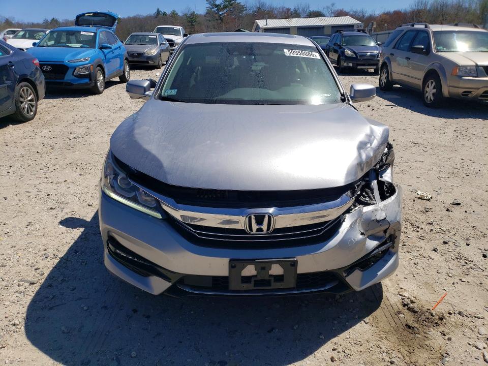 Продажа на аукционе авто 2017 Honda Accord, vin: JHMCR6F51HC017973, номер лота: 50958086