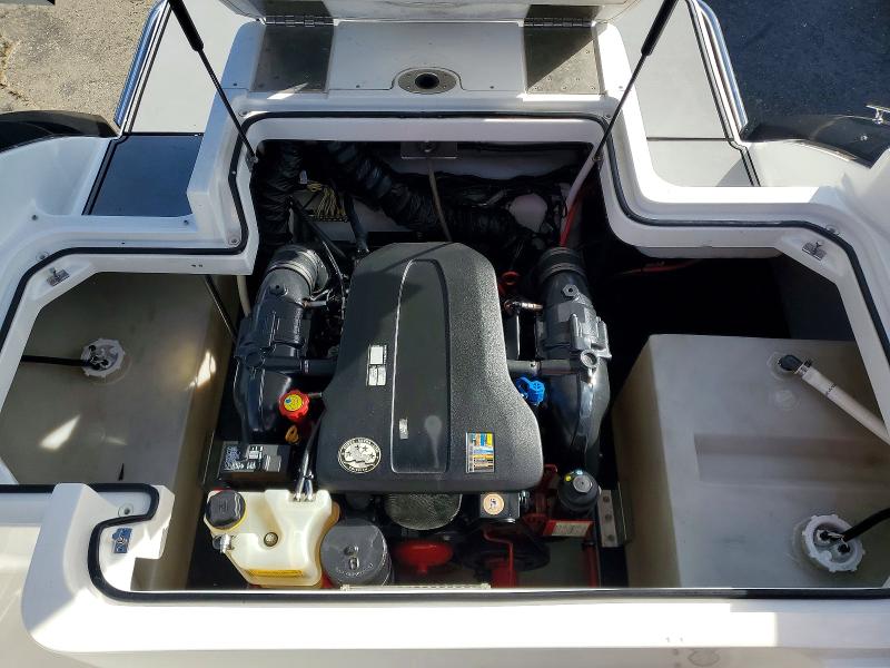 48874086 :رقم المزاد ، FGE5S003I516 vin ، 2016 Cobalt Boat مزاد بيع