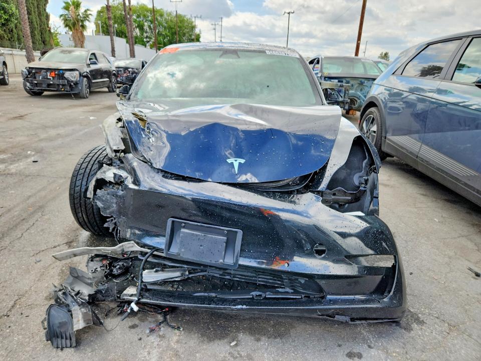 48638796 :رقم المزاد ، 5YJ3E1EAXNF186242 vin ، 2022 Tesla Model 3 مزاد بيع