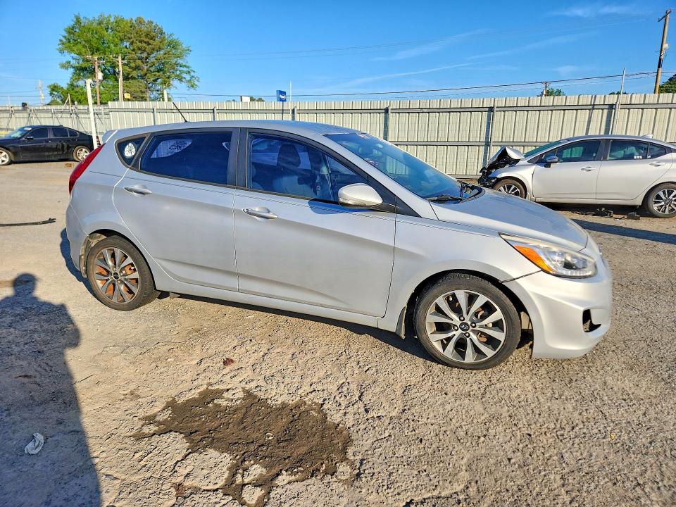 49120976 :رقم المزاد ، KMHCU5AE3FU217855 vin ، 2015 Hyundai Accent مزاد بيع