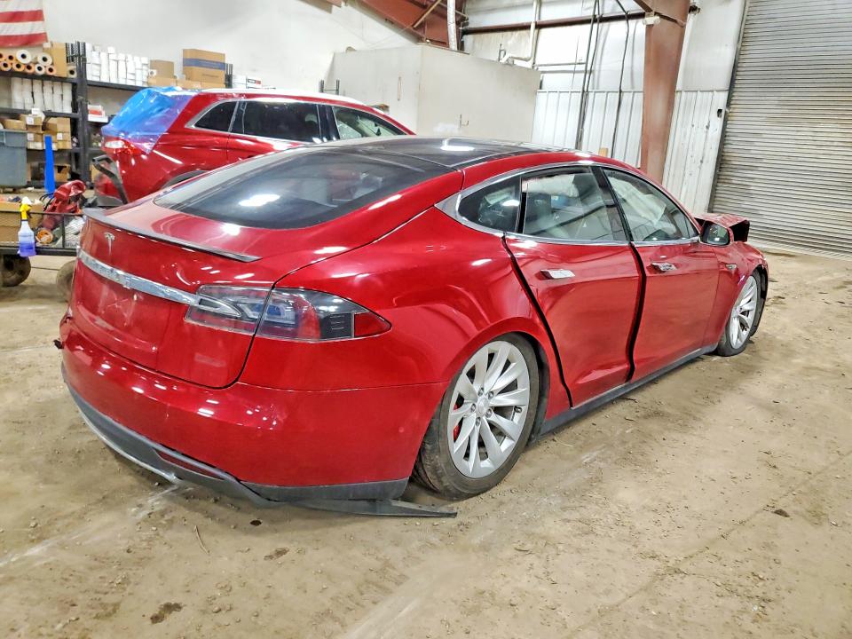 47388206 :رقم المزاد ، 5YJSA1V43FF097373 vin ، 2015 Tesla Model S مزاد بيع