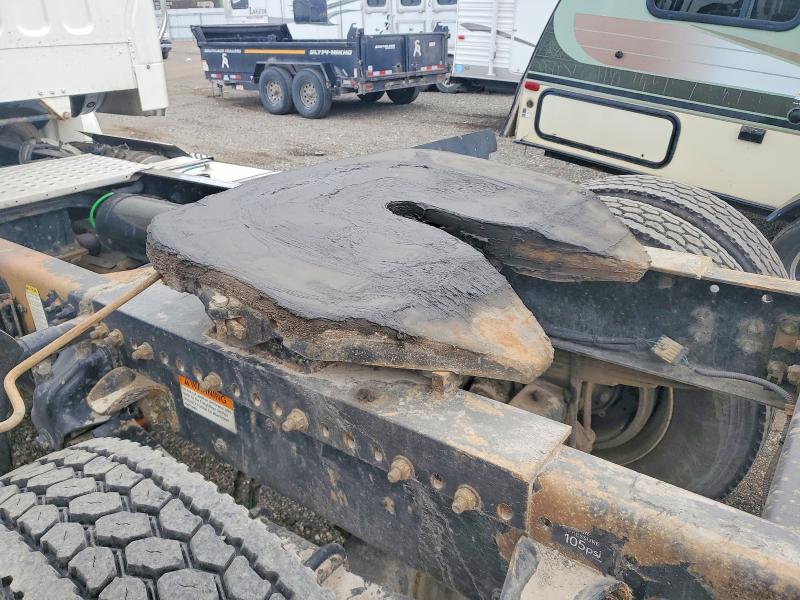 49299136 :رقم المزاد ، 3AKBCYCYXFDGT5531 vin ، 2015 Freightliner M2 مزاد بيع