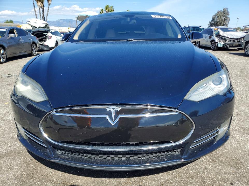 51179126 :رقم المزاد ، 5YJSA1CP1DFP09872 vin ، 2013 Tesla Model S مزاد بيع