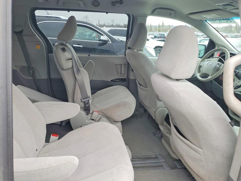 49228296 :رقم المزاد ، 5TDKK3DC6BS143267 vin ، 2011 Toyota Sienna مزاد بيع