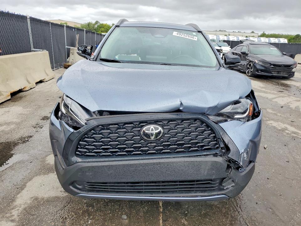 49252656 :رقم المزاد ، 7MUCAAAG9SV147015 vin ، 2025 Toyota Corolla Cross مزاد بيع
