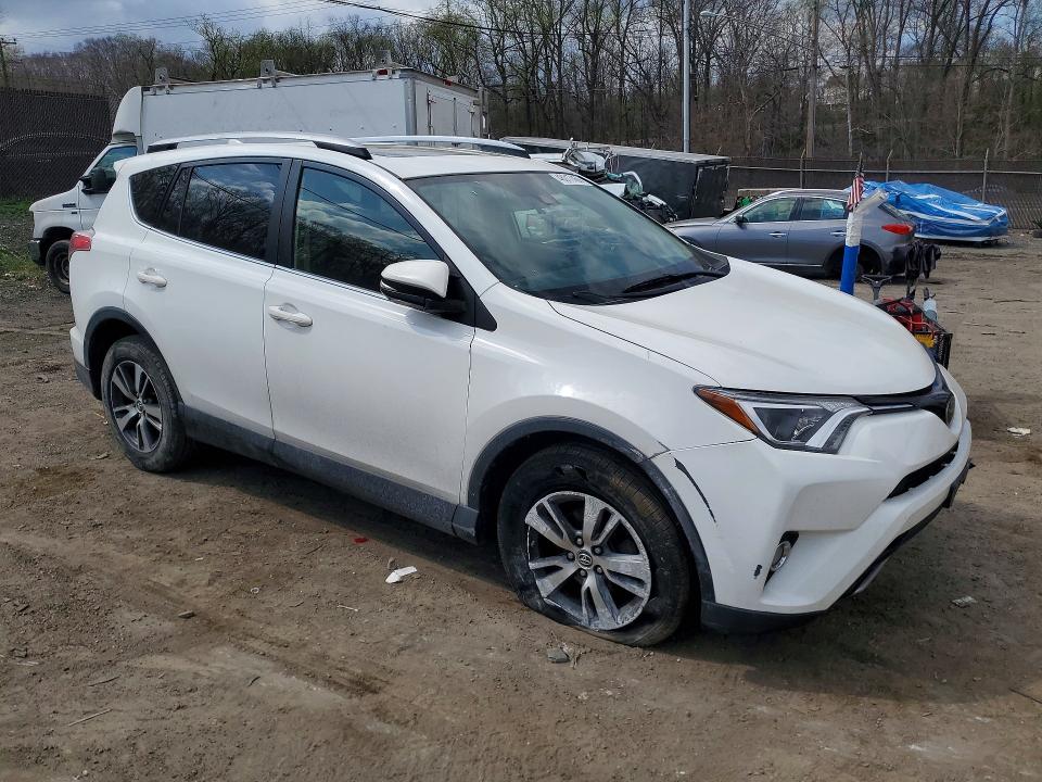 48017466 :رقم المزاد ، JTMRFREV2JJ748081 vin ، 2018 Toyota Rav4 مزاد بيع