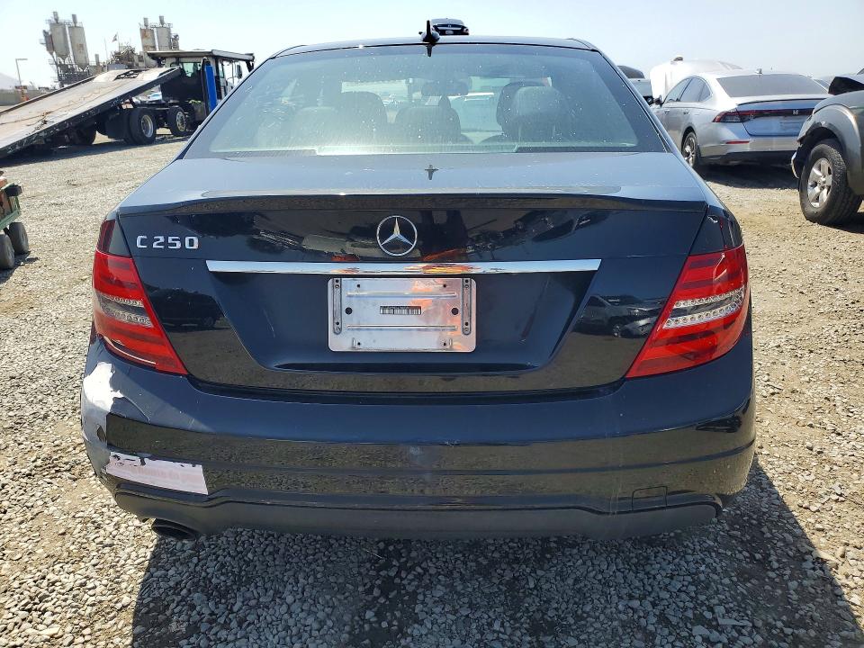 Продажа на аукционе авто 2013 Mercedes-benz C, vin: WDDGF4HB2DA782088, номер лота: 50563886