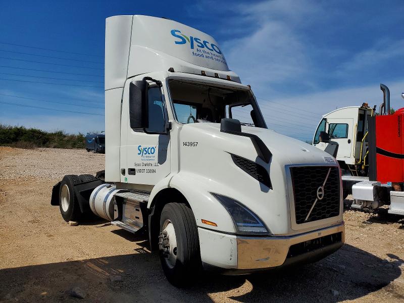 Продажа на аукционе авто 2023 Volvo Vnr, vin: 4V4W39EG3PN332270, номер лота: 49262966