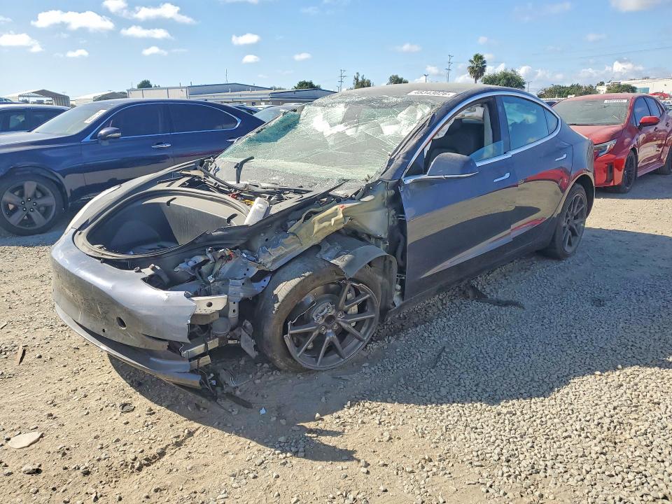 2020 Tesla Model 3 მანქანა იყიდება აუქციონზე, vin: 5YJ3E1EA1LF704915, აუქციონის ნომერი: 48343026
