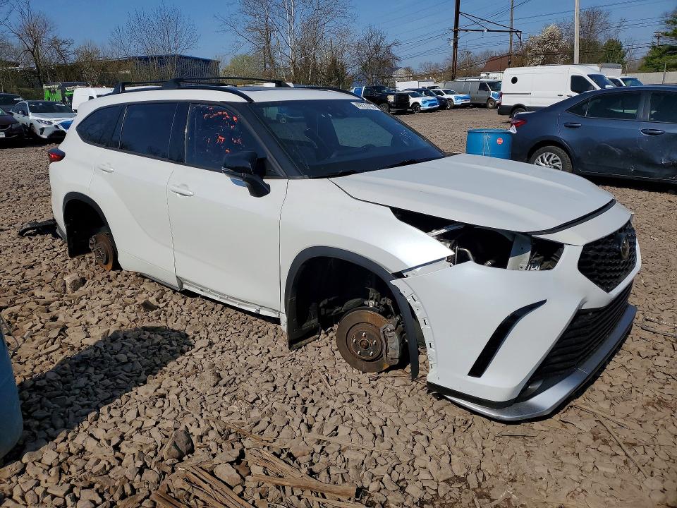 49223106 :رقم المزاد ، 5TDJZRBH8NS166580 vin ، 2022 Toyota Highlander مزاد بيع