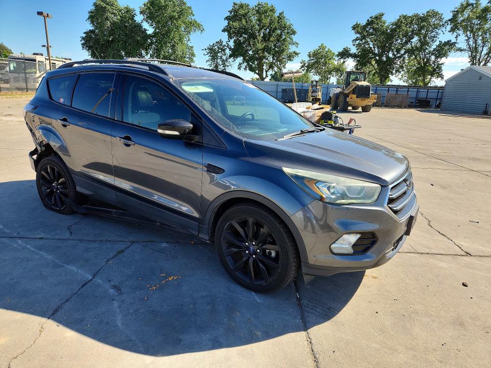 Продажа на аукционе авто 2017 Ford Escape, vin: 1FMCU0J93HUC67275, номер лота: 48879526