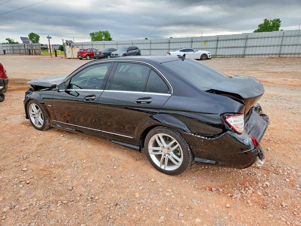 2012 Mercedes Benz C მანქანა იყიდება აუქციონზე, vin: WDDGF4HB8CR213438, აუქციონის ნომერი: 51199726
