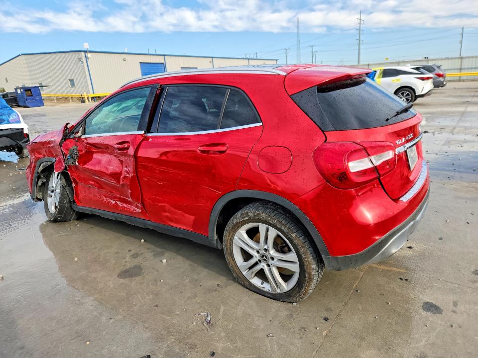 48615786 :رقم المزاد ، WDCTG4EB5JJ437377 vin ، 2018 Mercedes-benz Gla مزاد بيع