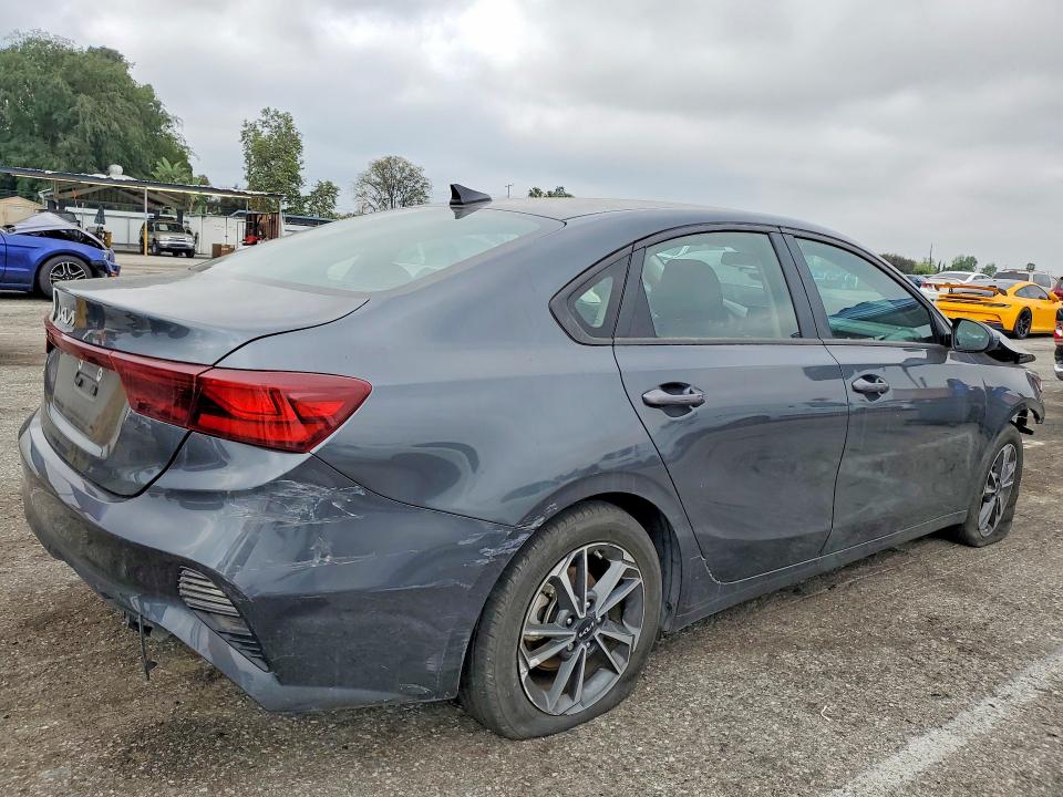 49224266 :رقم المزاد ، 3KPF24ADXPE585765 vin ، 2023 Kia Forte مزاد بيع