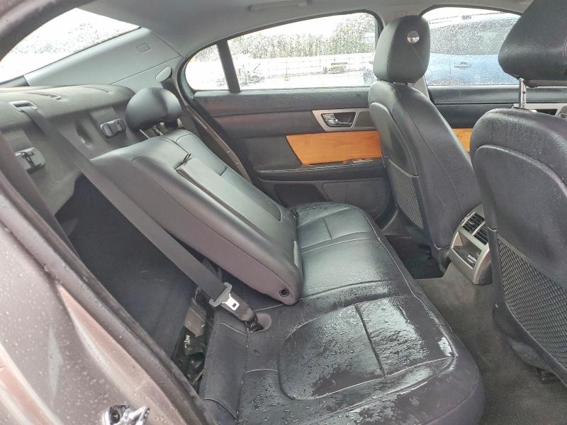 50672756 :رقم المزاد ، SAJWA0FA2AHR59010 vin ، 2010 Jaguar Xf مزاد بيع