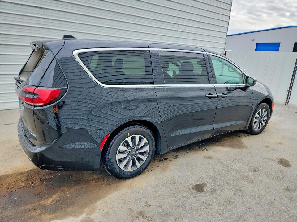 Продажа на аукционе авто 2023 Chrysler Pacifica, vin: 2C4RC1L77PR632510, номер лота: 51801226