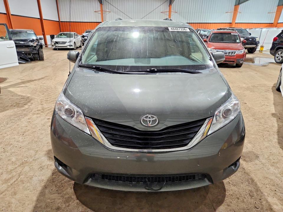 48487336 :رقم المزاد ، 5TDKK3DC2DS283125 vin ، 2013 Toyota Sienna مزاد بيع