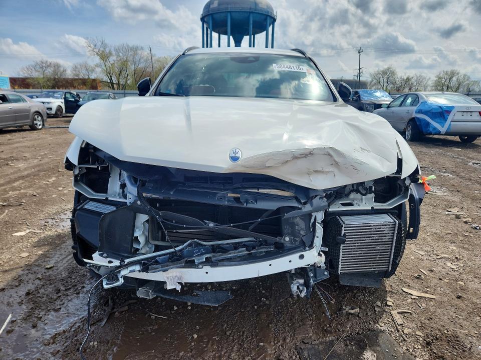 50448116 :رقم المزاد ، ZN661XUA9NX383534 vin ، 2022 Maserati Levante مزاد بيع