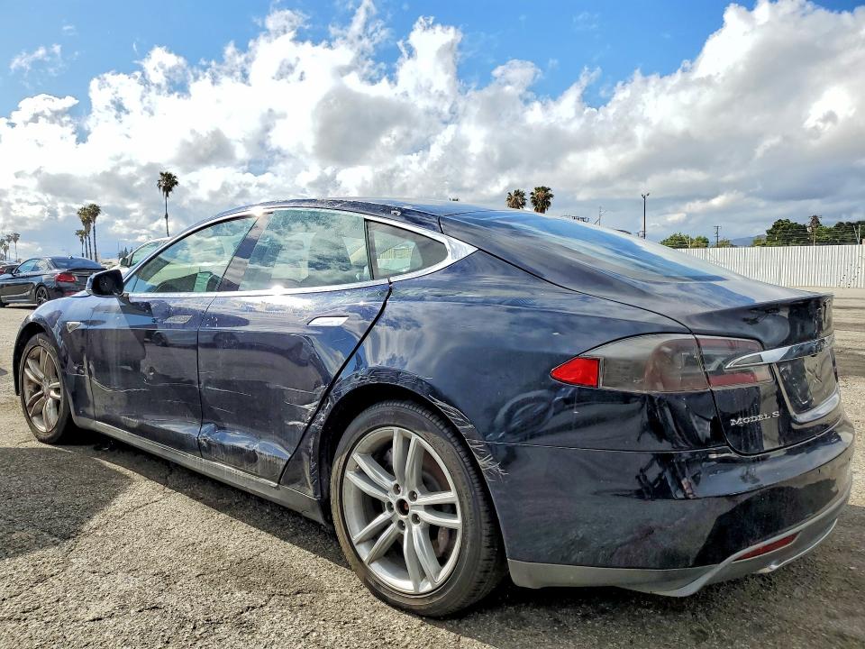 Продажа на аукционе авто 2015 Tesla Model S, vin: 5YJSA1H14FF080616, номер лота: 50836136