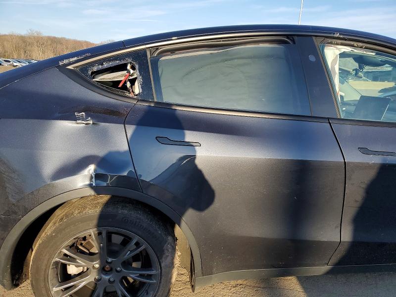 Продажа на аукционе авто 2024 Tesla Model Y, vin: 7SAYGDEE3RF200155, номер лота: 49213956