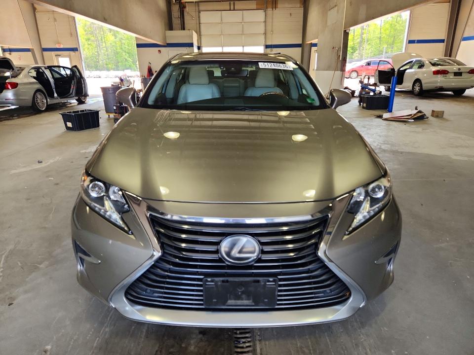 51240636 :رقم المزاد ، 58ABK1GG7JU098938 vin ، 2018 Lexus Es مزاد بيع