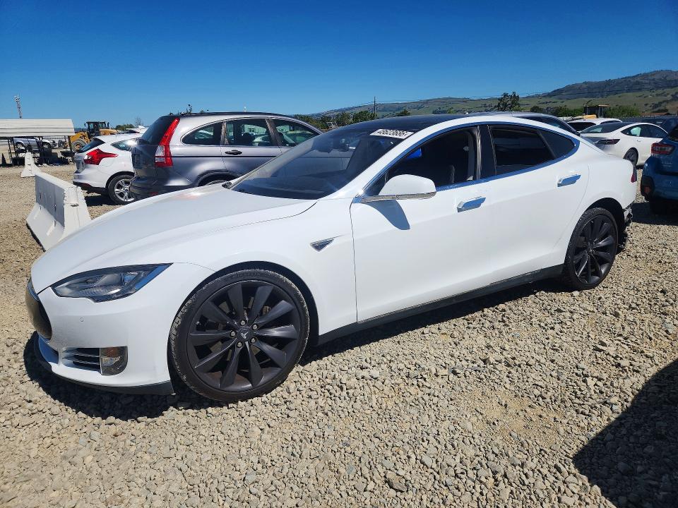 48623686 :رقم المزاد ، 5YJSA1CG1DFP29006 vin ، 2013 Tesla Model S مزاد بيع