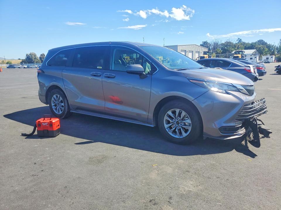 Продажа на аукционе авто 2022 Toyota Sienna, vin: 5TDKRKEC0NS101718, номер лота: 49006226