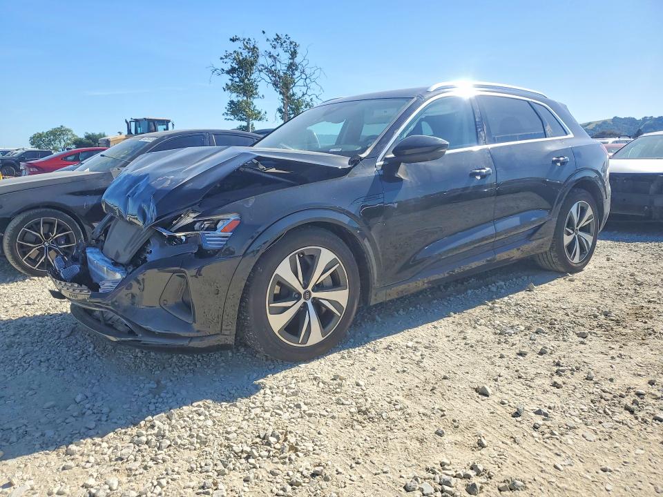 2024 Audi Q8 E-tron მანქანა იყიდება აუქციონზე, vin: WA15AAGE7RB024639, აუქციონის ნომერი: 49021366