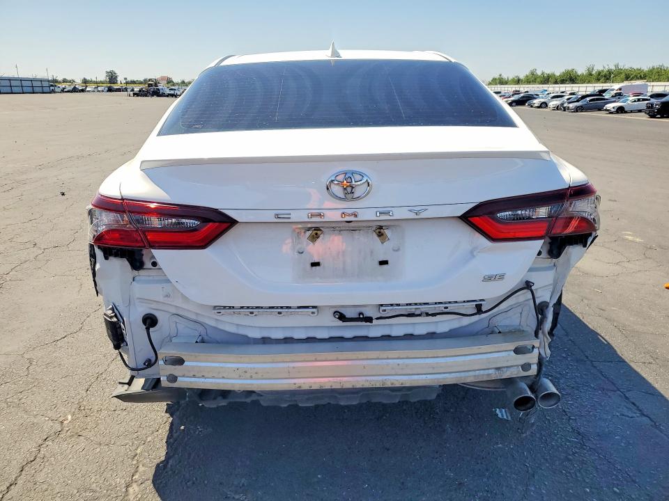 51664086 :رقم المزاد ، 4T1T11AK3MU497474 vin ، 2021 Toyota Camry مزاد بيع