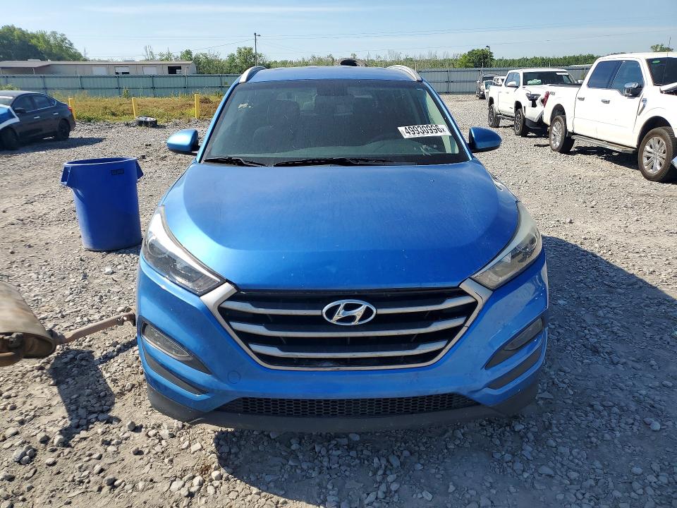 49930996 :رقم المزاد ، KM8J33A46HU400921 vin ، 2017 Hyundai Tucson مزاد بيع