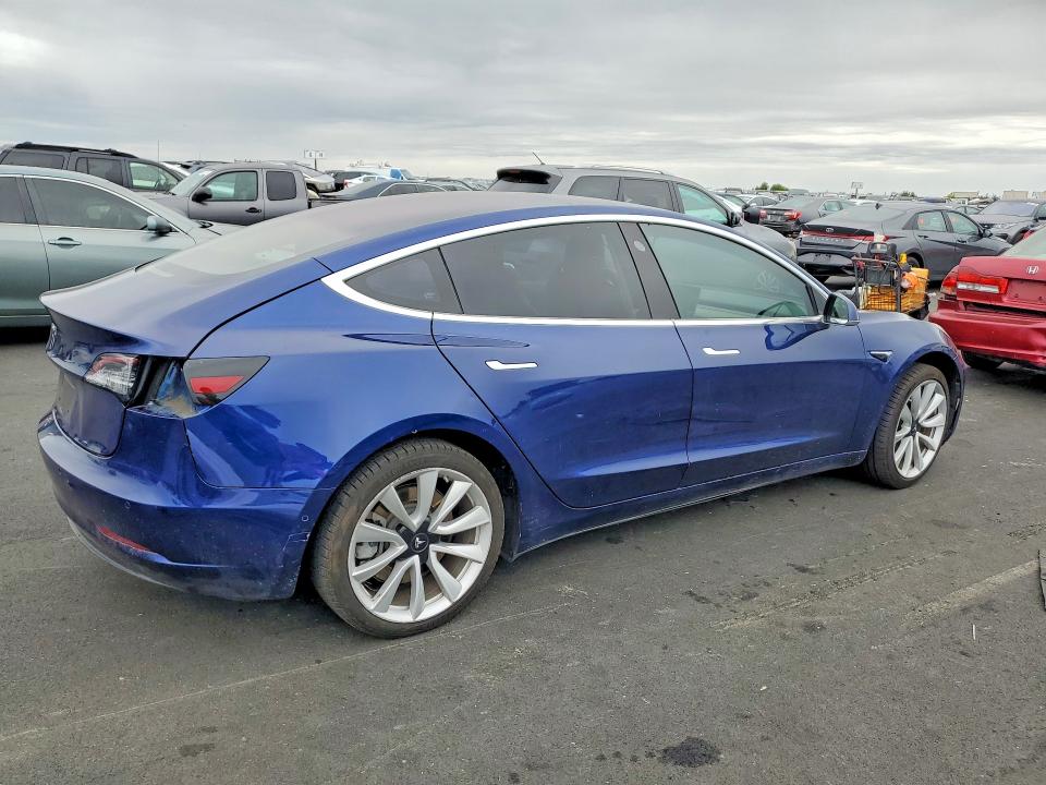 Продажа на аукционе авто 2018 Tesla Model 3, vin: 5YJ3E1EA5JF042639, номер лота: 45849006