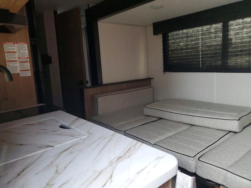 49939806 :رقم المزاد ، 5ZT2CKFC8SY037250 vin ، 2025 Foresriver Cherokee 2 مزاد بيع