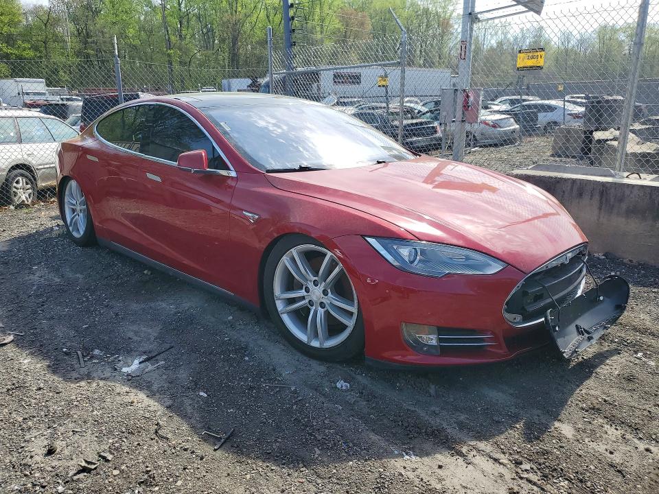 49763776 :رقم المزاد ، 5YJSA4H13FF082004 vin ، 2015 Tesla Model S مزاد بيع