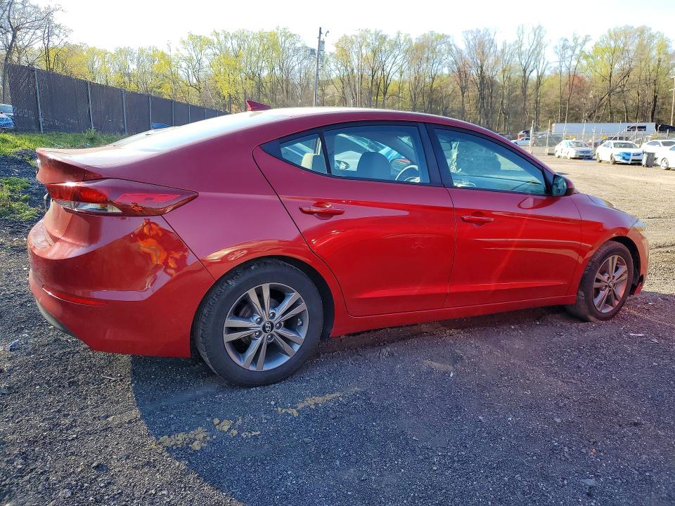 48942986 :رقم المزاد ، 5NPD84LF3HH001384 vin ، 2017 Hyundai Elantra مزاد بيع