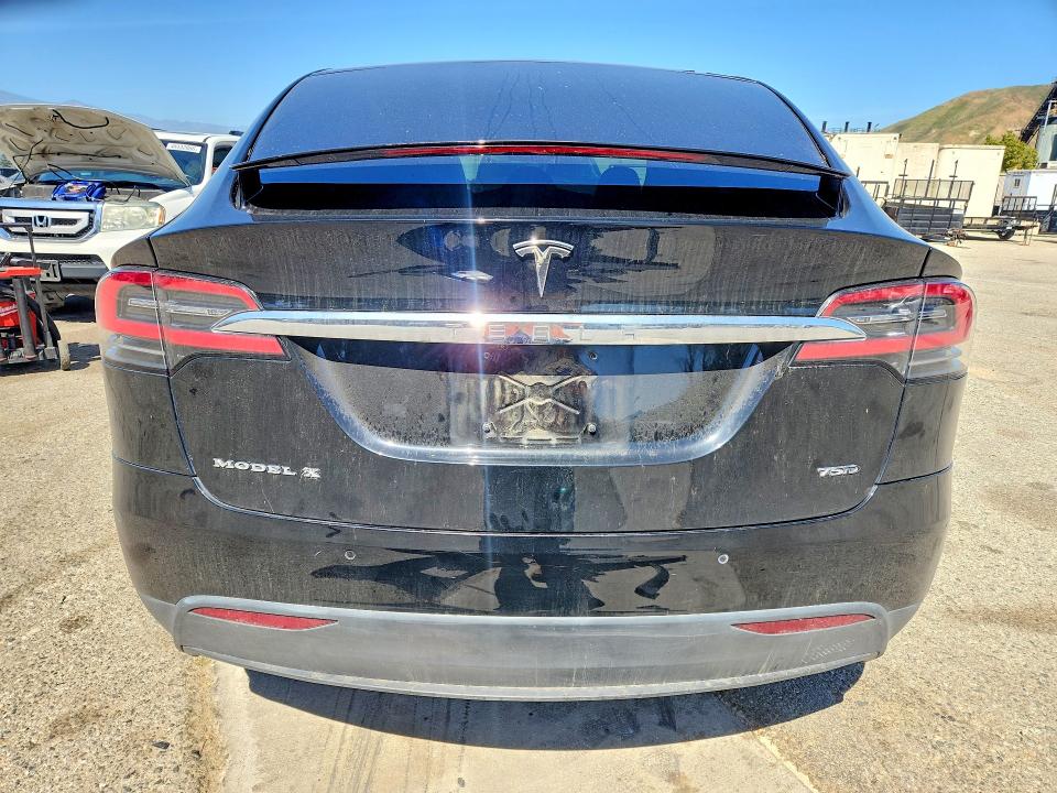 48959756 :رقم المزاد ، 5YJXCDE23JF103889 vin ، 2018 Tesla Model X مزاد بيع
