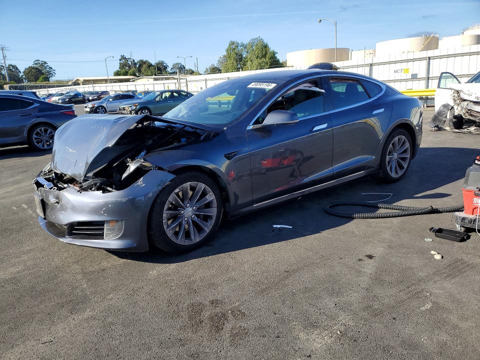 49095196 :رقم المزاد ، 5YJSA1E20HF211086 vin ، 2017 Tesla Model S مزاد بيع