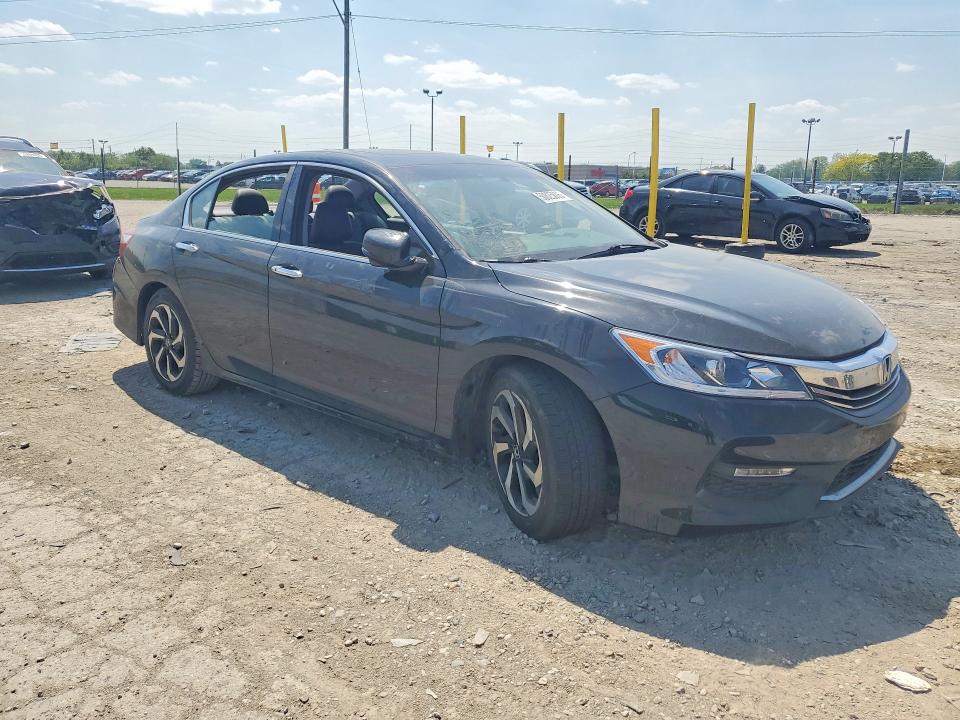 50825806 :رقم المزاد ، 1HGCR3F87HA027611 vin ، 2017 Honda Accord مزاد بيع