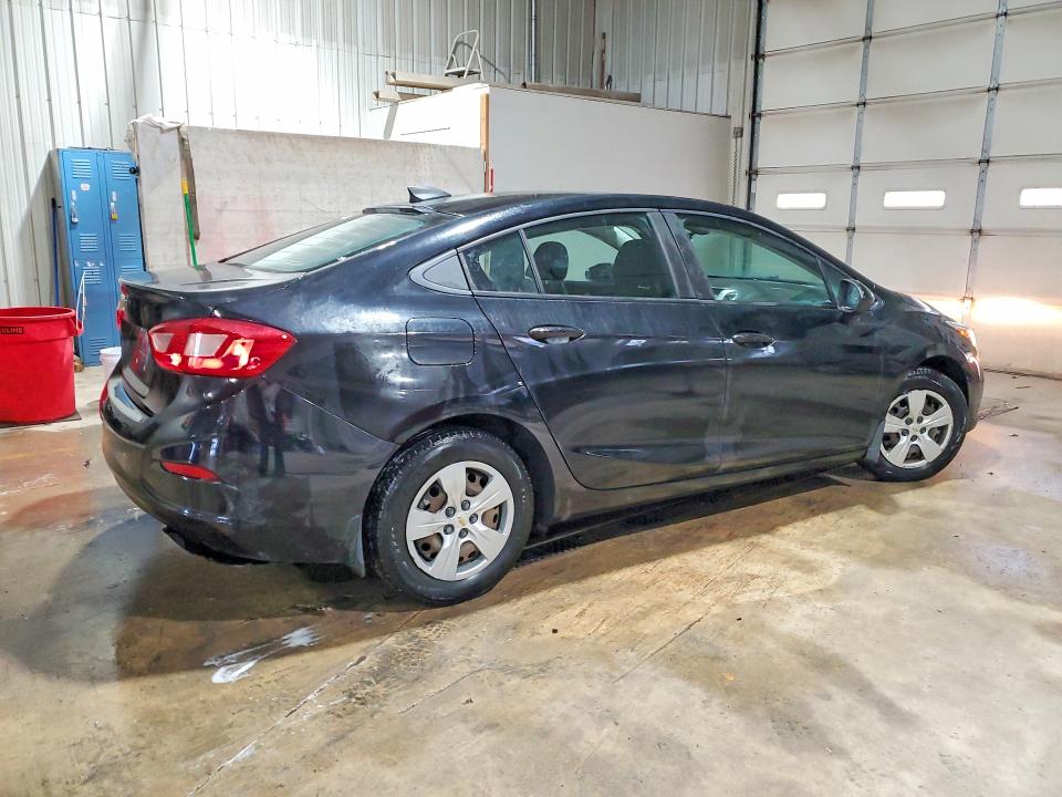 50892186 :رقم المزاد ، 1G1BC5SM8H7233780 vin ، 2017 Chevrolet Cruze مزاد بيع