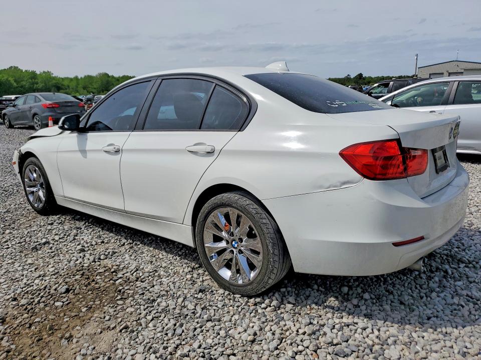 50006996 :رقم المزاد ، WBA3B1G53FNT05306 vin ، 2015 Bmw 320 مزاد بيع