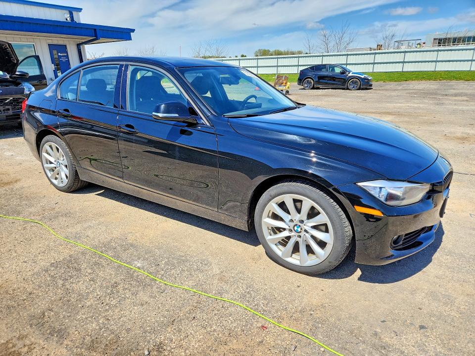 51423076 :رقم المزاد ، WBA3C3G52FNT52416 vin ، 2015 Bmw 320 مزاد بيع