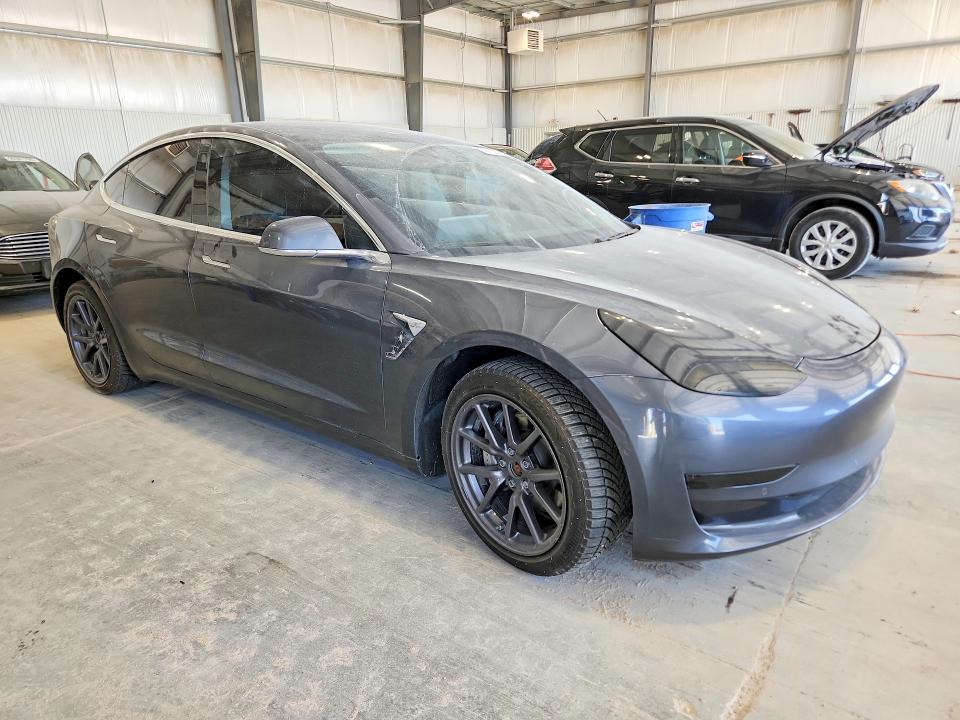 50403386 :رقم المزاد ، 5YJ3E1EB2JF114034 vin ، 2018 Tesla Model 3 مزاد بيع