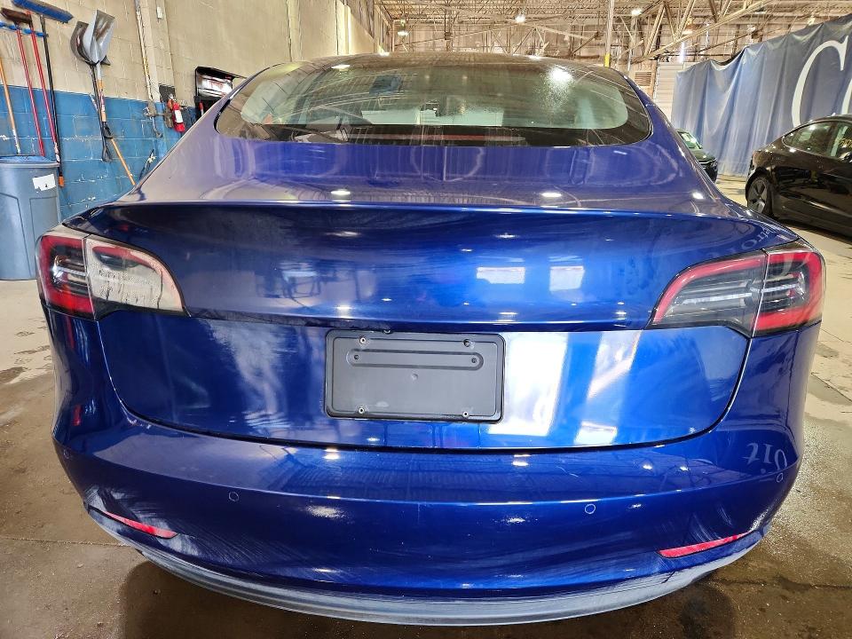 50182906 :رقم المزاد ، 5YJ3E1EAXNF186869 vin ، 2022 Tesla Model 3 مزاد بيع